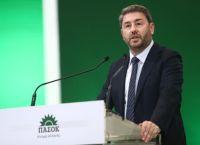 Το ΠΑΣΟΚ σε εσωτερικό “ψυχρό πόλεμο”: συνέδριο, νεύρα, Δούκας και το Σύνταγμα στο τραπέζι