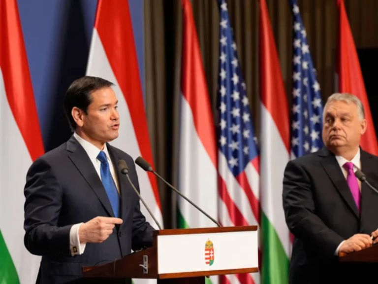 Βουδαπέστη: «Χρυσή εποχή» Τραμπ–Ορμπαν μέσω Ρούμπιο, αλλά οι κάλπες κρύβουν παγίδες