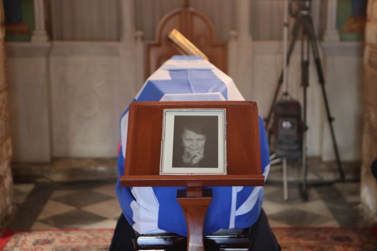 Λαϊκό προσκύνημα για την Αρβελέρ: Ο Κακλαμάνης για το μεγάλο αποτύπωμα της στην ιστορία της Ελλάδας