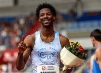 Αθλητής τερμάτισε πρώτος με τα γεννnτικά όpγανα σε κοινή θέα-Viral στα social media [vid]