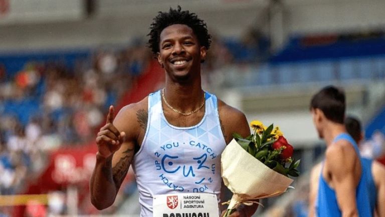 Αθλητής τερμάτισε πρώτος με τα γεννnτικά όpγανα σε κοινή θέα-Viral στα social media [vid]