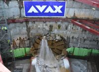 Η «Αθηνά» αποκαλύπτεται: Η άφιξη του μετροπόντικα στο φρέαρ του Ευαγγελισμού