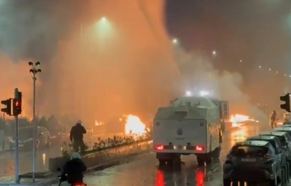 ΑΠΘ: «Οπλοστάσιο» μέσα στο Πολυτεχνείο μετά τα επεισόδια–Μολότοφ,κοντάρια και ναρκωτικά στα χέρια της ΕΛ.ΑΣ.