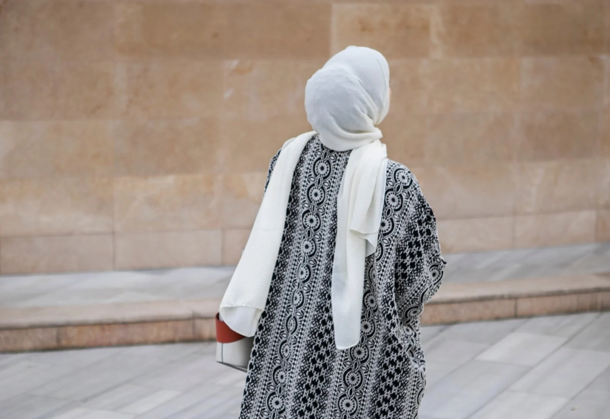 Μπούρκα στην Ελλάδα: «Στο τραπέζι» απαγόρευση για ανηλίκους – τι εξετάζει το Υπουργείο Μετανάστευσης