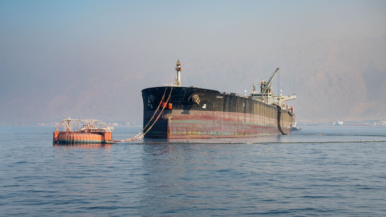 Μόλις 77 πλοία έχουν περάσει από τα Στενά Ορμούζ, το 13% ήταν ελληνικών συμφερόντων