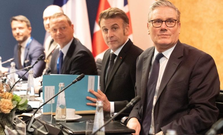 Politico: Η Ευρώπη Αυξάνει τις Αμυντικές Δαπάνες και Μπορεί να Σταθεί Απέναντι στις ΗΠΑ