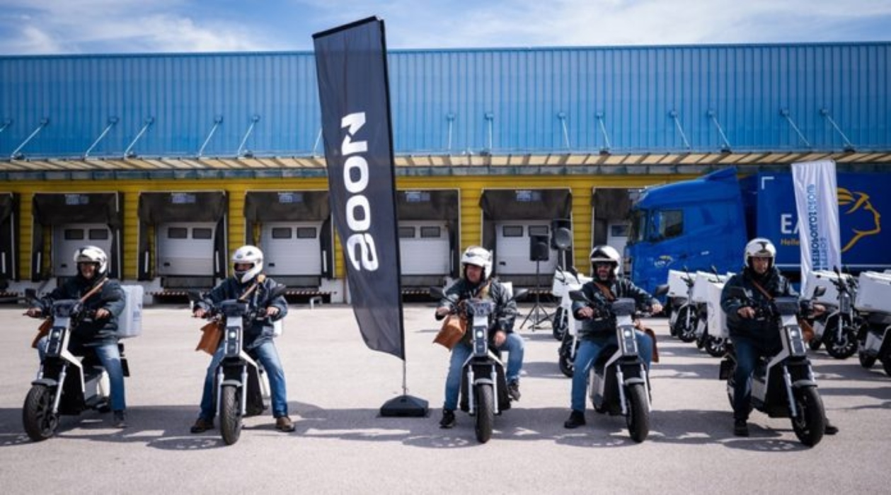 Τα ΕΛΤΑ ανανεώνουν τον στόλο: 250 ηλεκτρικά δίκυκλα για όλη τη χώρα