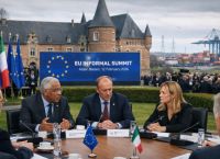 ΕΥΡΩΠΑΪΚΗ ΕΝΩΣΗ ΣΕ ΣΤΡΑΤΗΓΙΚΗ ΚΑΜΠΗ — « Buy European »: ΑΝΤΑΓΩΝΙΣΤΙΚΟΤΗΤΑ Ή ΠΡΟΣΤΙΚΗ ΑΠΟΜΟΝΩΣΗ;