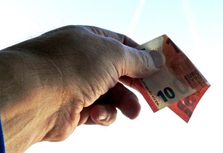 Πληρωμές-έκπληξη: Τα επιδόματα που καταβάλλονται νωρίτερα