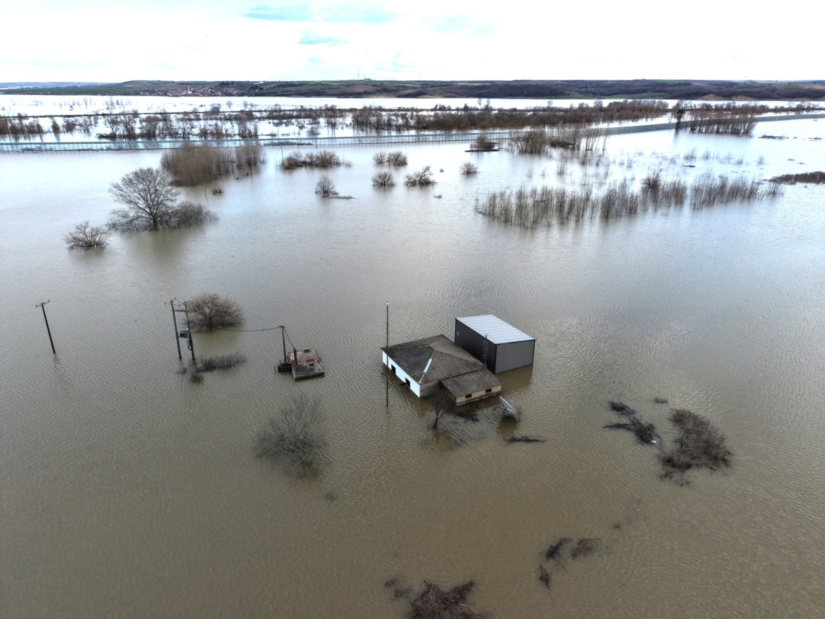 Έβρος: 150.000 στρέμματα κάτω από το νερό, «Red Code» και μάχη για να σωθούν οικισμοί