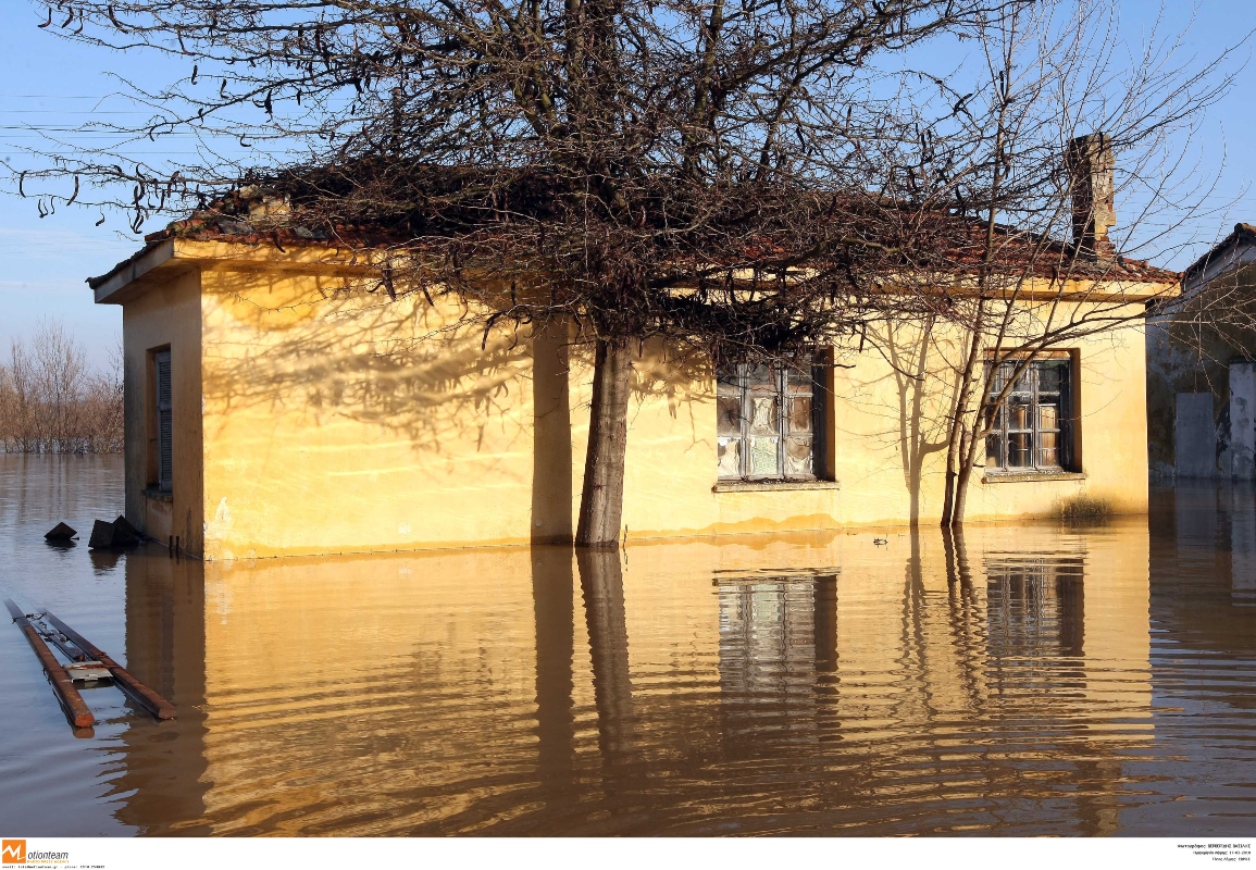 Σε κόκκινο συναγερμό ο Έβρος: Ολονύχτια μάχη,ώρες αγωνίας–Έπεσαν πάνω από 1.600 κυβικά νερού το δευτερόλεπτο