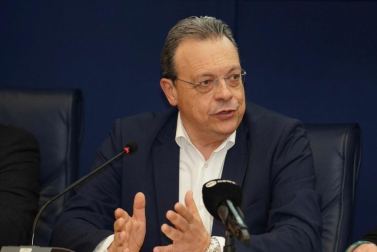 Τηλεφωνική επικοινωνία του Σωκράτη Φάμελλου με τον Γενικό Γραμματέα του ΑΚΕΛ