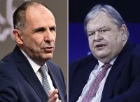 Ο Γεραπετρίτης «στριφογυρίζει» την αναθεώρηση – Ο Βενιζέλος του επιστρέφει την καυτή πατάτα