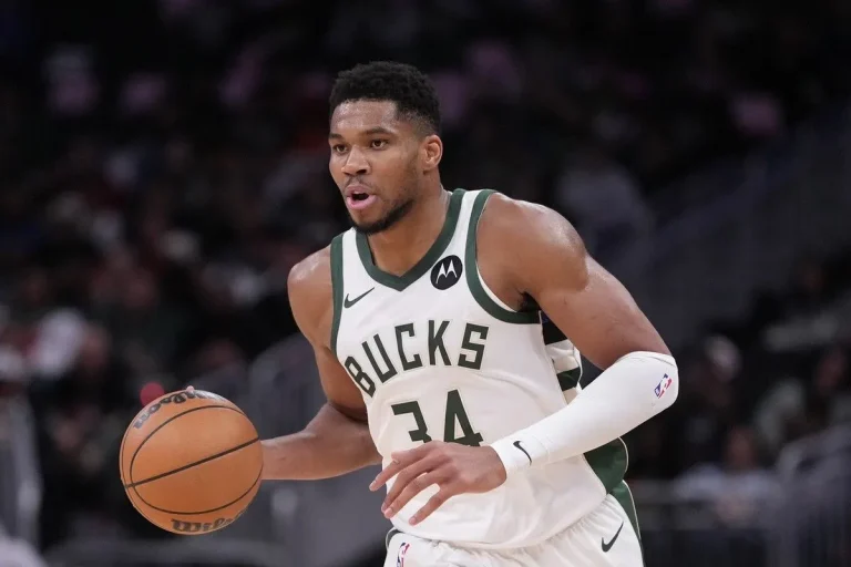 Γιάννης Αντετοκούνμπο: «Είμαι αφοσιωμένος στους Μπακς, αυτή είναι η ομάδα μου και την αγαπώ»