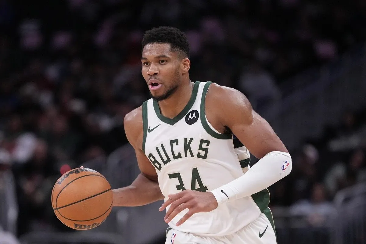 Γιάννης Αντετοκούνμπο: «Είμαι αφοσιωμένος στους Μπακς, αυτή είναι η ομάδα μου και την αγαπώ»