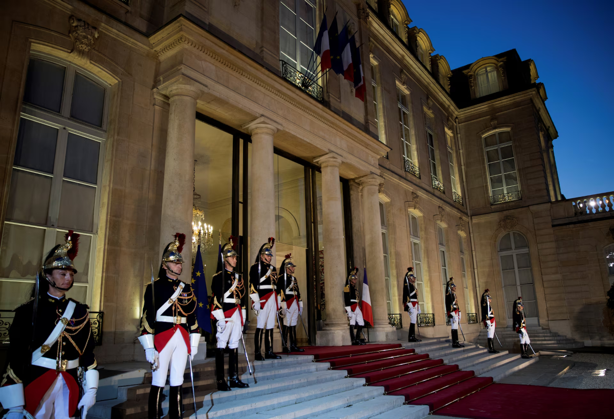 Σερβίτσια του Élysée στο Vinted: Η «κλοπή» των 377.000€ και η δίκη στο Παρίσι