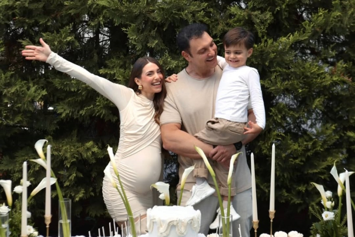 Σιαμπάνη –Σταθοκωστόπουλος: Το ολόλευκο gender reveal πάρτι και η συγκινητική αποκάλυψη για το μωρό τους
