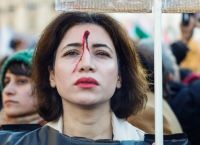 Ιράν: Καταγγελίες για βασανιστήρια–Βιάζουν γυναίκες,αφαιρούν τη μήτρα τους για να μην υπάρχουν αποδείξεις