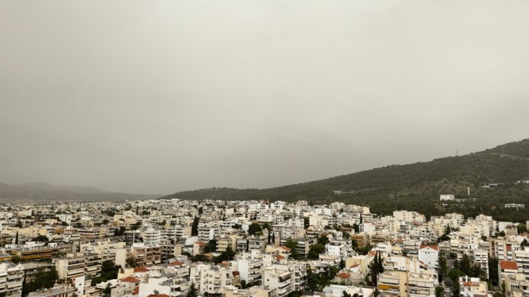 Αφρικανική Σκόνη Σαρώνει τη Χώρα – Ποιες Περιοχές Μπαίνουν στο «Κόκκινο»