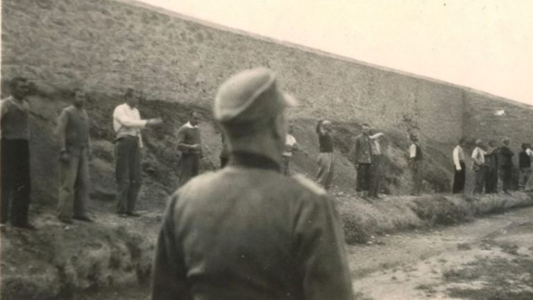 Οι «200 της Καισαριανής» σε διεθνές πρώτο πλάνο: Οι σπάνιες φωτογραφίες που «ξύπνησαν» τη μνήμη