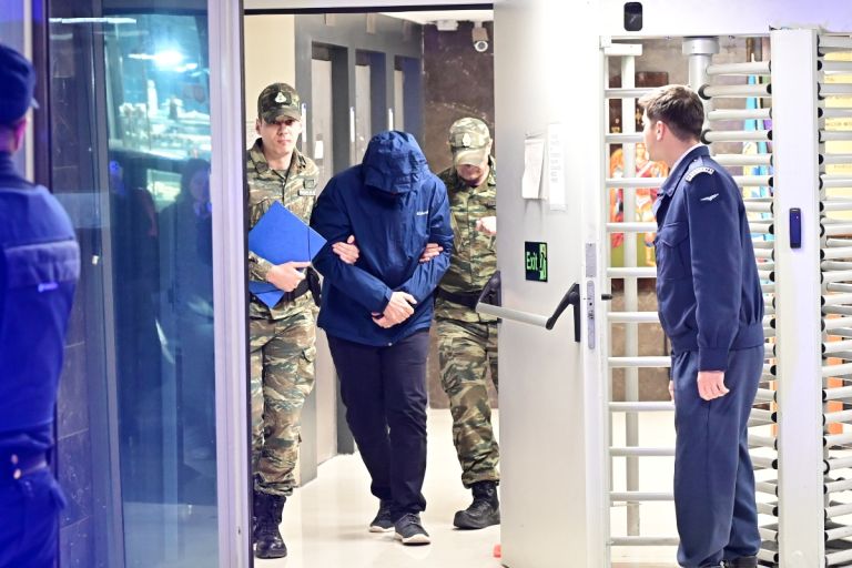 Υπόθεση κατασκοπείας: Τα 3 ονόματα που έδωσε ο σμήναρχος και οι απαιτήσεις του “Στίβεν”