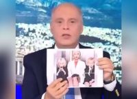 Ο Βελόπουλος δείχνει Lady Gaga από το American Horror Story και υποστηρίζει ότι είναι απ’ τα αρχεία Epstein