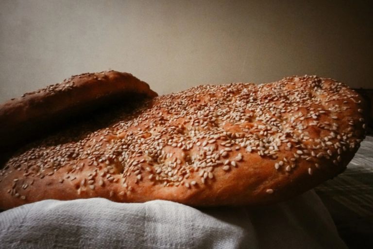 Τι συμβολίζει η λαγάνα που τρώμε την Καθαρά Δευτέρα