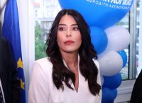 Η Λατινοπούλου ζητάει «θανατική ποινή για λαθροδιακινητές» – Βελόπουλος την «μπαρμπά-ξερόλα»