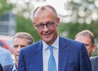 Στροφή στον Κόλπο: Ο Μερτς αναζητά ενέργεια, όπλα και νέες ισορροπίες μακριά από τις ΗΠΑ