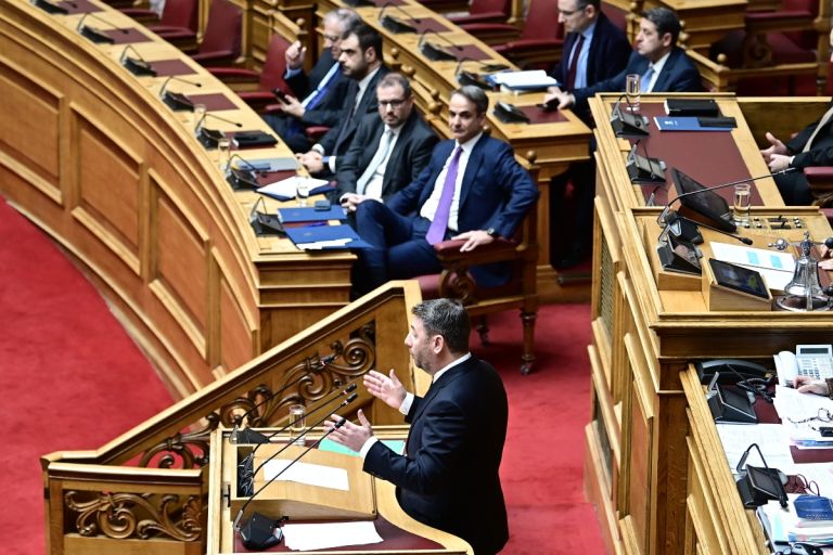 Live στη Βουλή: Σφοδρή σύγκρουση Μητσοτάκη – Ανδρουλάκη για ενέργεια και υποκλοπές