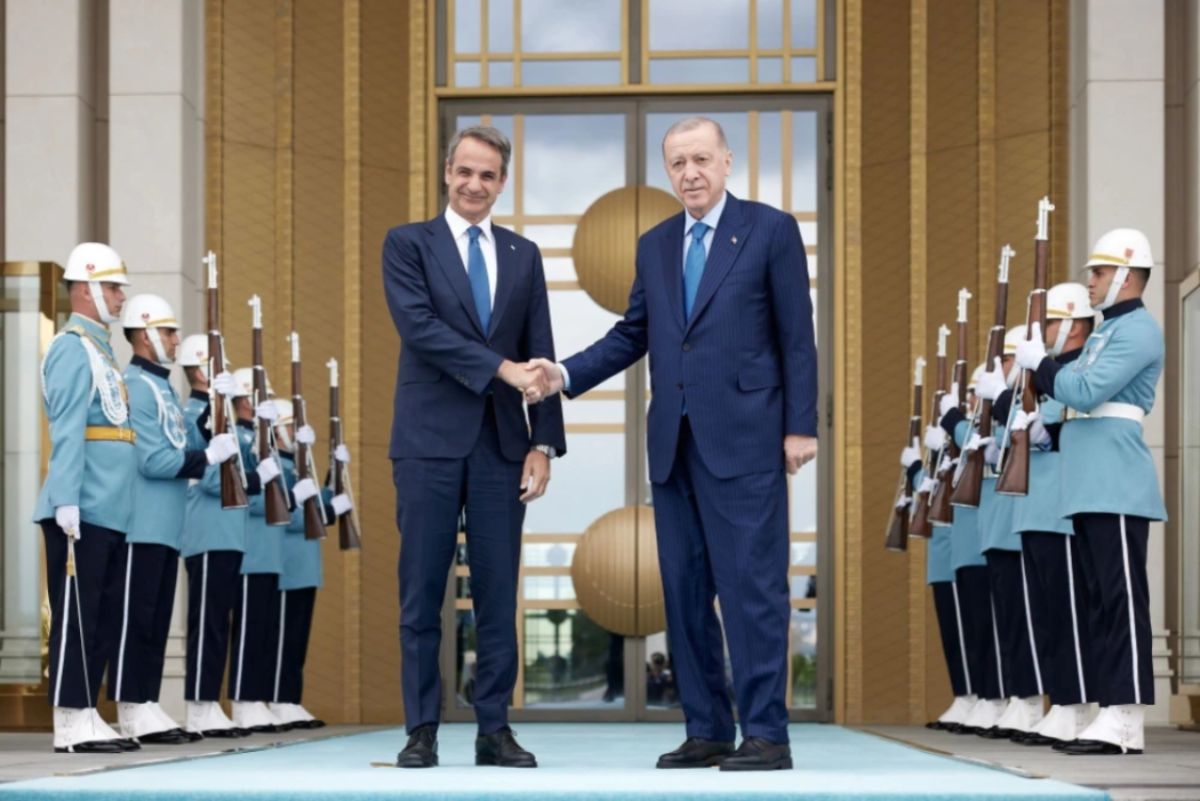 Ήρεμα νερά με αστερίσκους: Αθήνα και Άγκυρα κρατούν χαμηλά τον πήχη πριν το τετ α τετ