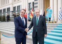 Στην Άγκυρα ο Μητσοτάκης: Όλα έτοιμα για το τετ-α-τετ με Ερντογάν