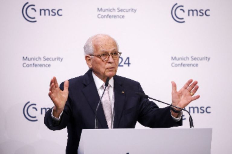 Διάσκεψη Μονάχου: Η Ευρώπη «στο περιθώριο» – Η γεωπολιτική “πολιτική μπουλντόζα” Τραμπ–Πούτιν