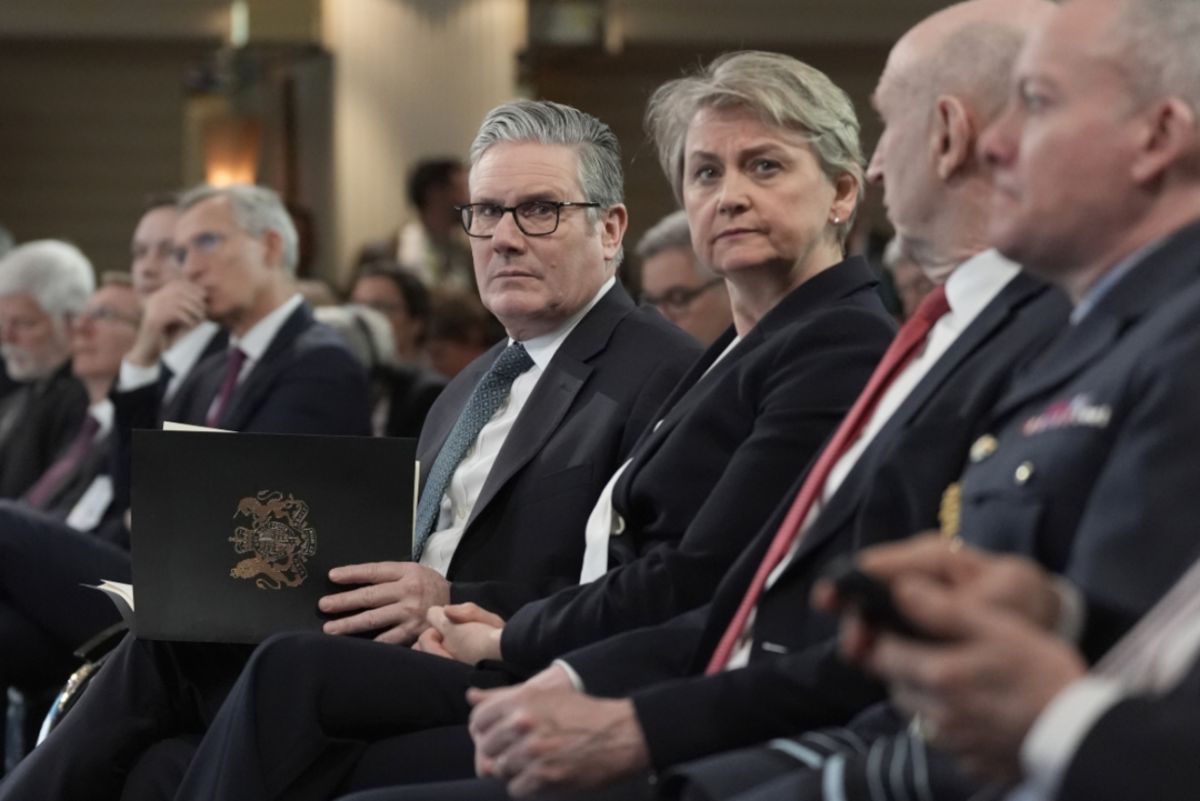 Η Βρετανία Ετοιμάζει Σκληρό Πλήγμα στη Μόσχα: Νέες Κυρώσεις για τη «Δολοφονία» Ναβάλνι