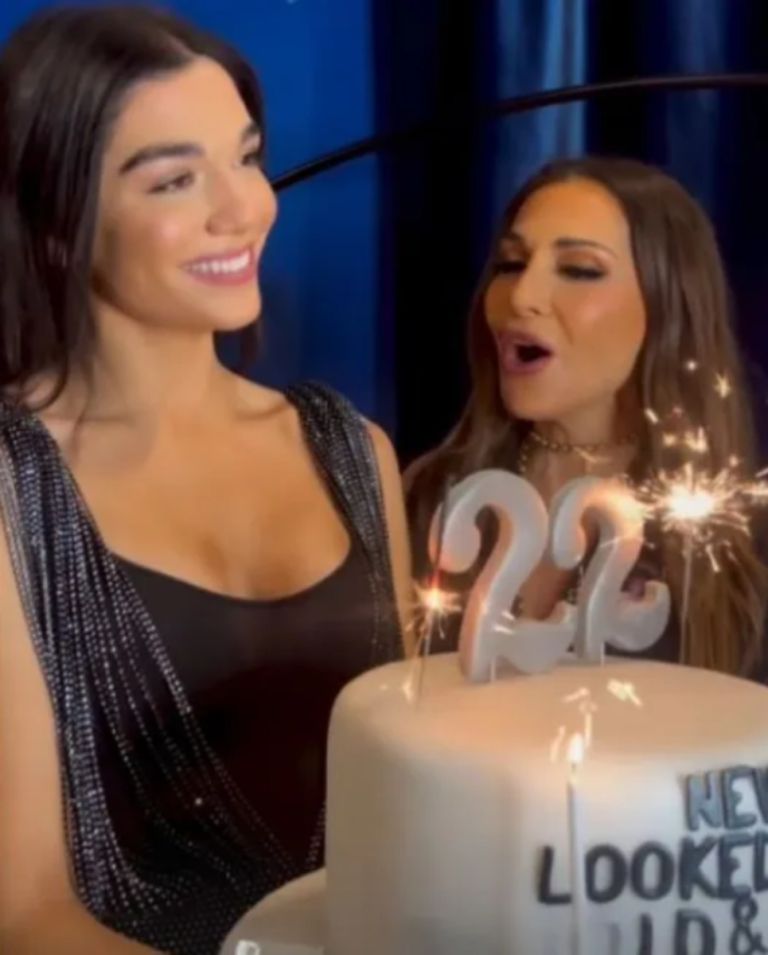 Μαμά και κόρη σε στιγμές αγάπης: Η Μελίνα Νικολαΐδη γιόρτασε τα 22 με τη Δέσποινα Βανδή