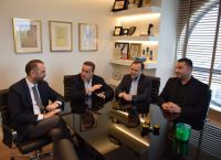 Παπασταύρου στη Δ. Ελλάδα: Ξεκινά η κατασκευή φωτοβολταϊκού πάρκου – Μείωση ενεργειακού για 700.000 κατοίκους