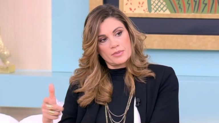 Άννα Μαρία Παπαχαραλάμπους: Η αποκάλυψη για την αγκυλοποιητική σπονδυλοαρθρίτιδα και τη μειωμένη κινητικότητα