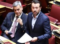 ΣΥΡΙΖΑ ΣΤΗ ΒΟΥΛΗ: «Η κυβέρνηση φορτώνει στον Έλληνα φορολογούμενο τις παρανομίες τραπεζών και funds»