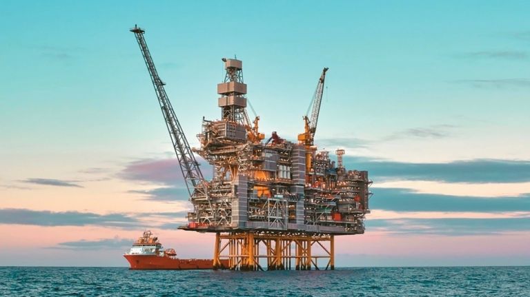 Υπογραφές–σταθμός για υδρογονάνθρακες: Νέα ενεργειακή εποχή σε Κρήτη και Πελοπόννησο