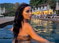 «Αναστάτωσε» το Instagram η Πόπη Μαλλιωτάκη: Τόπλες πόζα στην πισίνα και το μήνυμα που συζητήθηκε