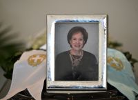 Άννα Ψαρούδα – Μπενάκη: Στο Α’ Νεκροταφείο η κηδεία της πρώτης γυναίκας προέδρου της Βουλής