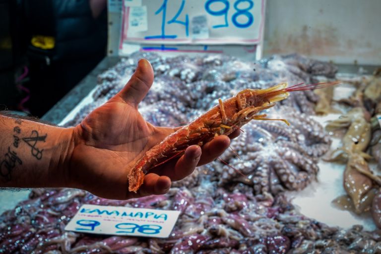 Καθαρά Δευτέρα: Στα 22 ευρώ τα καλαμαράκια, πάνω από 3,30 η λαγάνα – Οι ώρες λειτουργίας για Βαρβάκειο Ρέντη