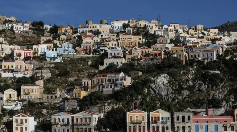 Σύμη σε έκτακτη ανάγκη λόγω λειψυδρίας: Το νησί «στεγνώνει», το κράτος επιστρατεύει fast track λύσεις