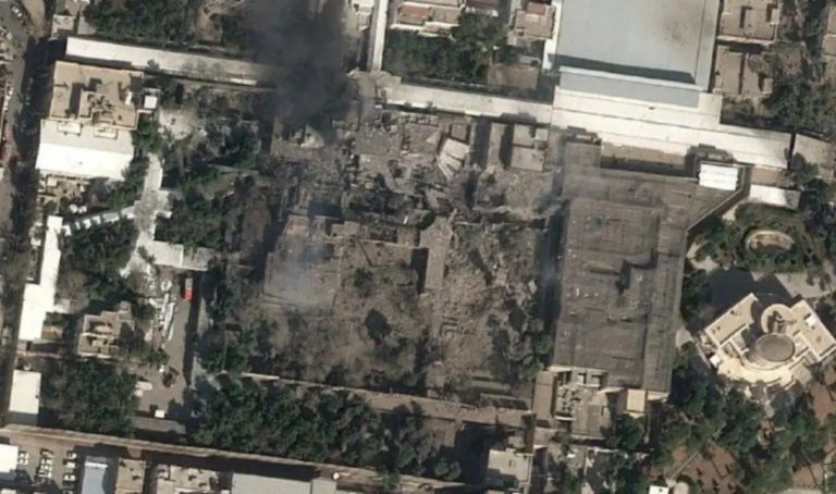 NYT: Δορυφορική εικόνα με την κατοικία του Αγιατολάχ αλί Χαμενεΐ ισοπεδωμένη