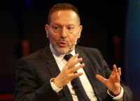 Τροπολογία-βόμβα: «Δύο θητείες και τέλος» για Στουρνάρα – Πολιτικό μπρα ντε φερ στη Βουλή