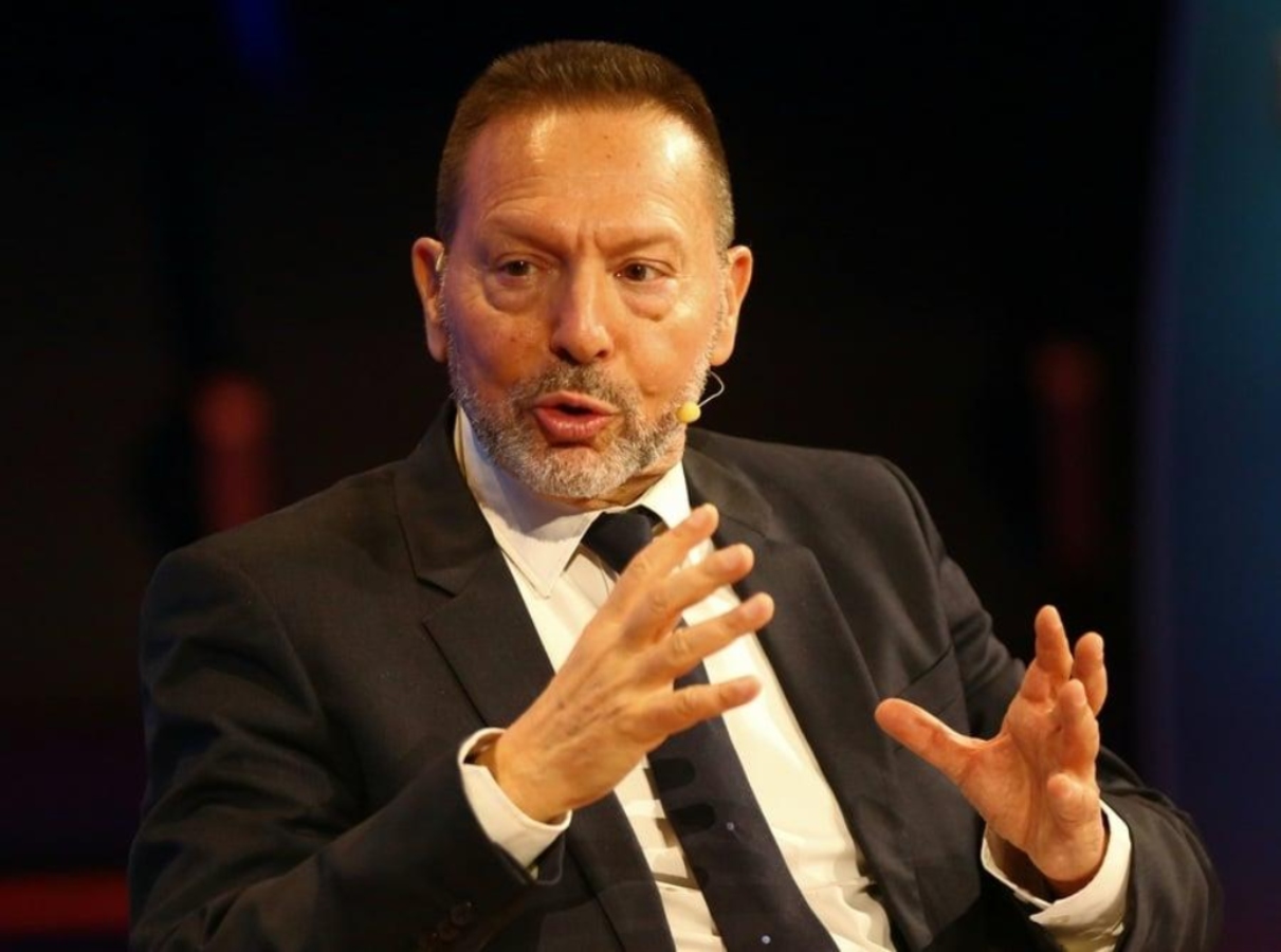 Τροπολογία-βόμβα: «Δύο θητείες και τέλος» για Στουρνάρα – Πολιτικό μπρα ντε φερ στη Βουλή