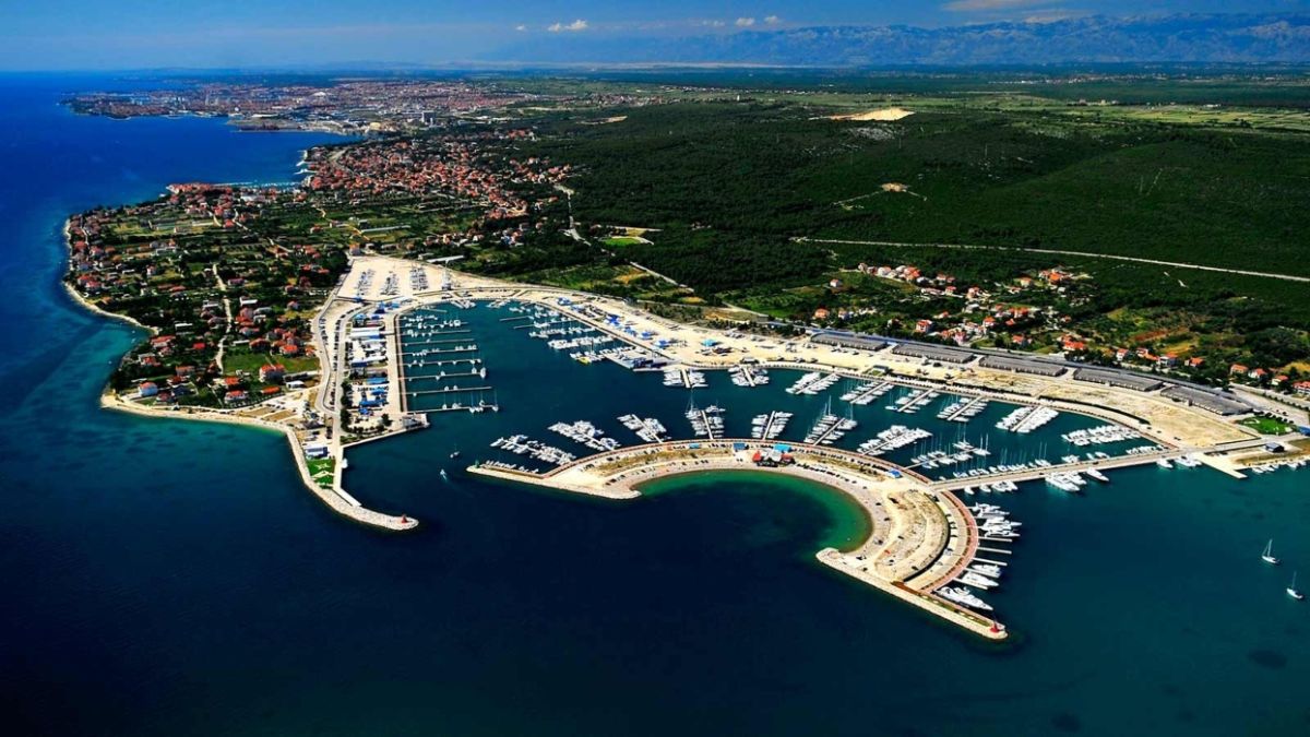 CVC στοχεύει σε «μπιγκ deal» 1 δισ. € – Βάζει στο τραπέζι την D-Marin