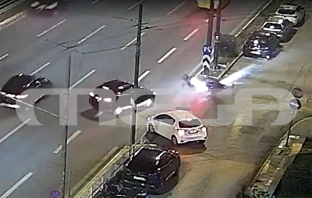 Τρομακτικό τροχαίο στη Συγγρού: ΙΧ συγκρούστηκε με μοτοσικλέτα – Σε κρίσιμη κατάσταση ο οδηγός της μηχανής