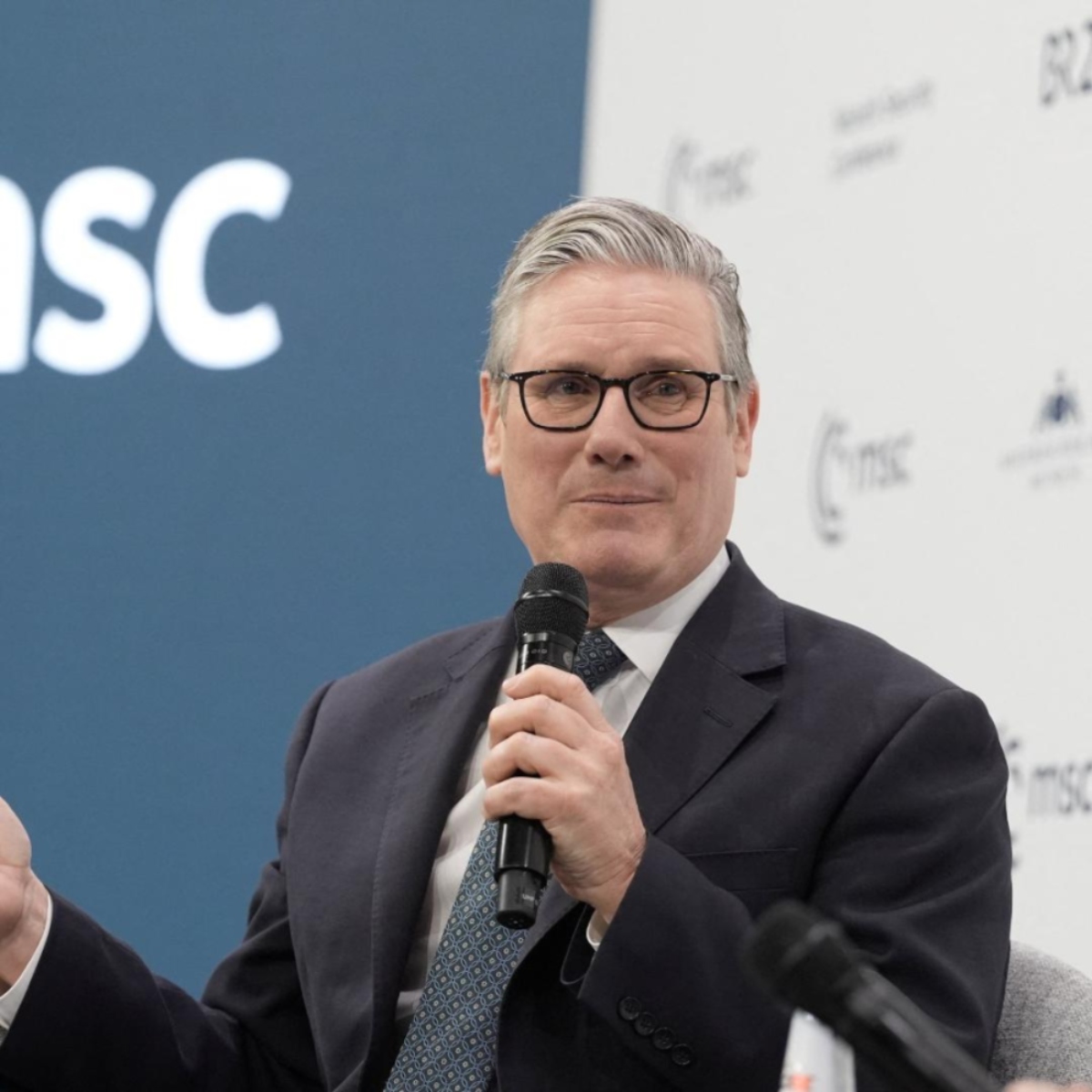 Στάρμερ από Μόναχο: «Να είμαστε έτοιμοι για πόλεμο» – Αεροπλανοφόρο στην Αρκτική