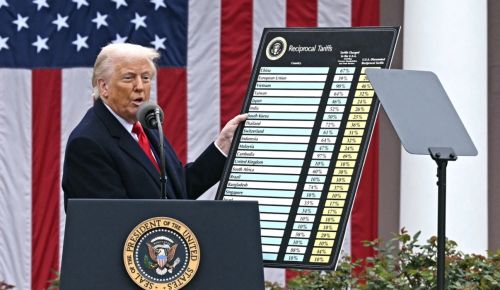 Σοκ στην οικονομία: Απαγόρευσαν τις διεθνείς δασμολογίες Τραμπ